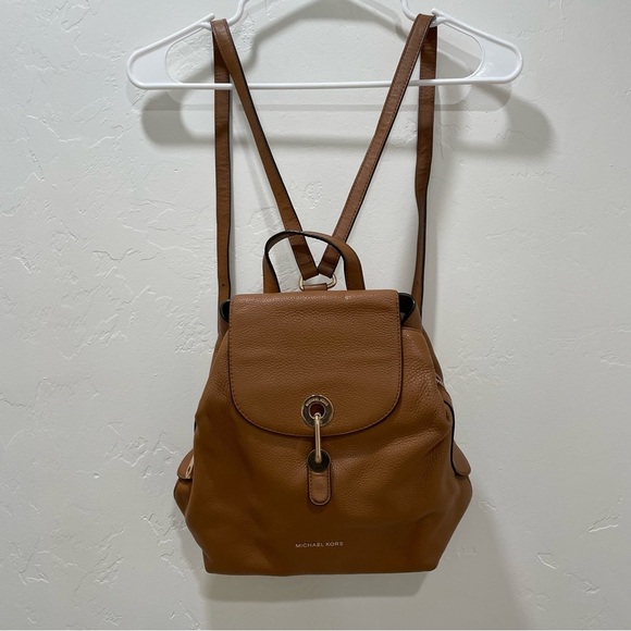 Michael Kors Raven Medium Pebbled Leather Backpack Brown Tan Snap Fastening - Picture 3 of 16